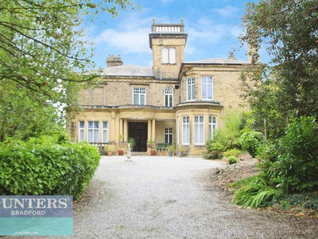 Flat for sale in Allerton, West Yorkshire