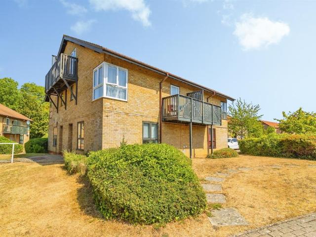 Flat for sale in Monkston Park, Milton Keynes