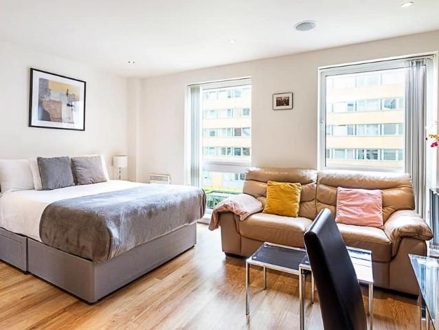 Flat for sale in Fulham, Sands End