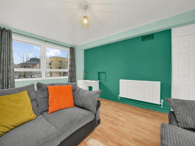 Flat for sale in Maitland Park, Greater London