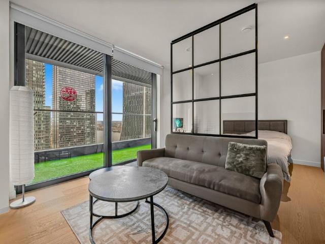 Flat for sale in Canary Wharf, Greater London