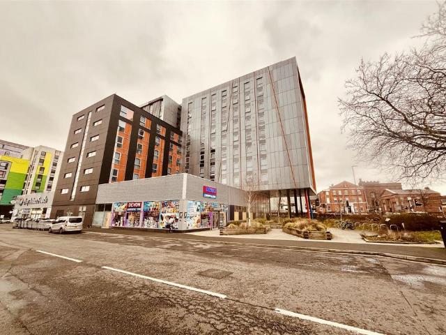 Flat for sale in Islington, Calderstones