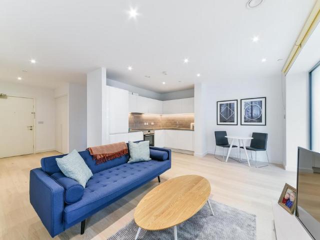 Flat for sale in Silvertown, Greater London