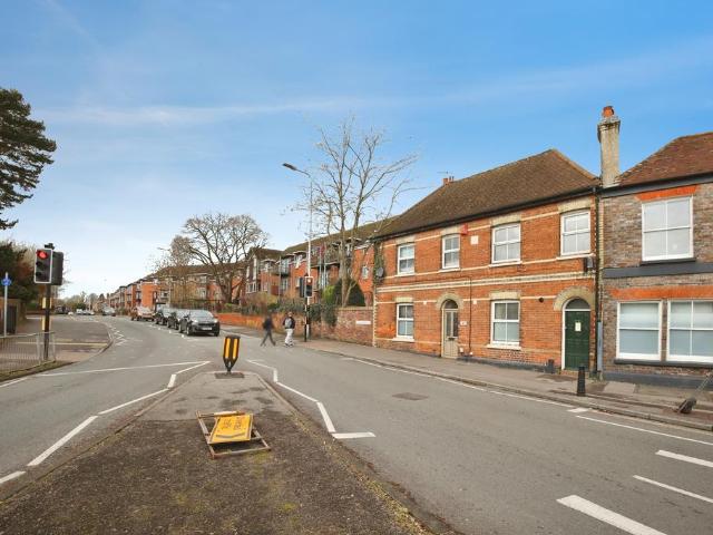 Flat for sale in Enborne, West Berkshire