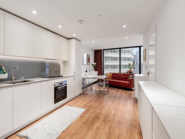 Flat for sale in Isle Of Dogs, Greater London