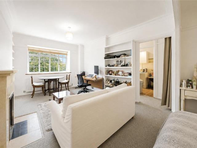 Flat for sale in South Hampstead, Greater London