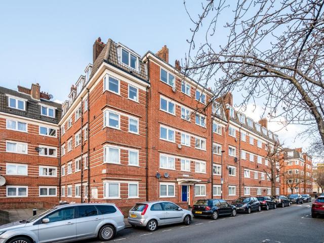 Flat for sale in Globe Town, Greater London