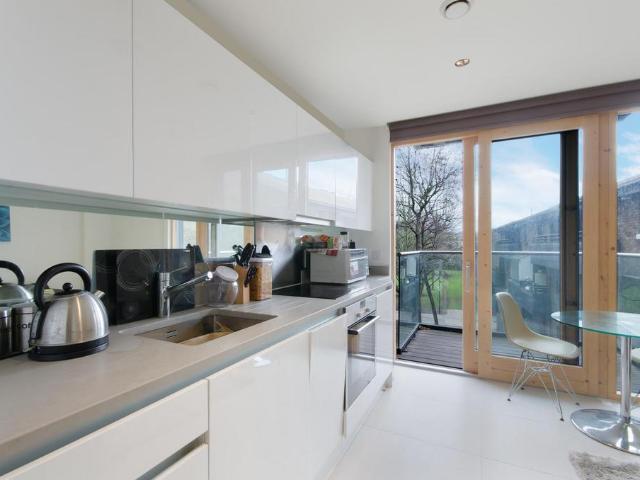 Flat for sale in St. George in the East, Wapping