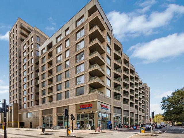 Flat for sale in Oval, Greater London