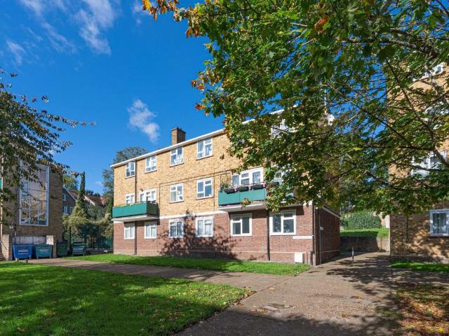 Flat for sale in London Borough of Lewisham, Blackheath