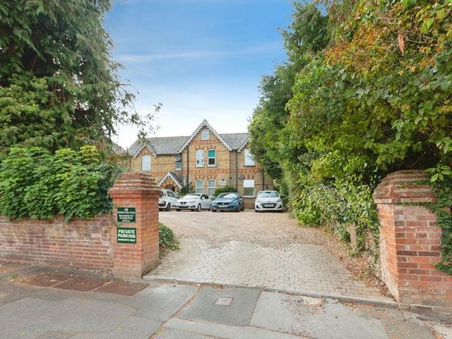 Flat for sale in Basingstoke, Basingstoke and Deane