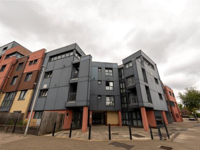 Flat for sale in London Borough of Redbridge, Greater London