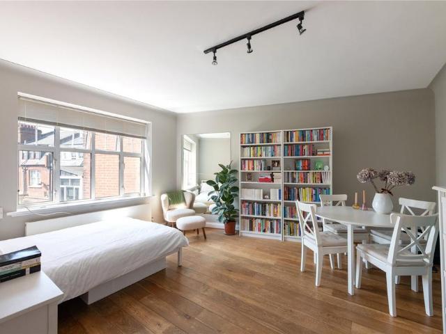 Flat for sale in Belsize Park, Greater London