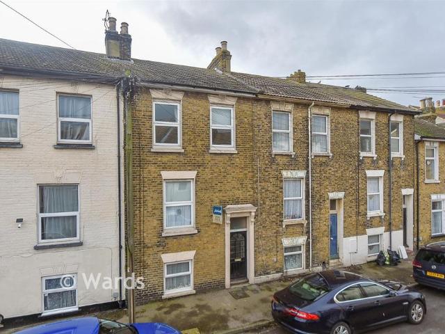 Flat for sale in Sheerness, Oad Street