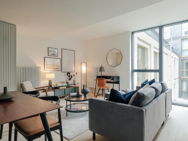 Flat for sale in London Borough of Hounslow, Greater London