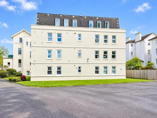 Flat for sale in Warden Hill, Cheltenham