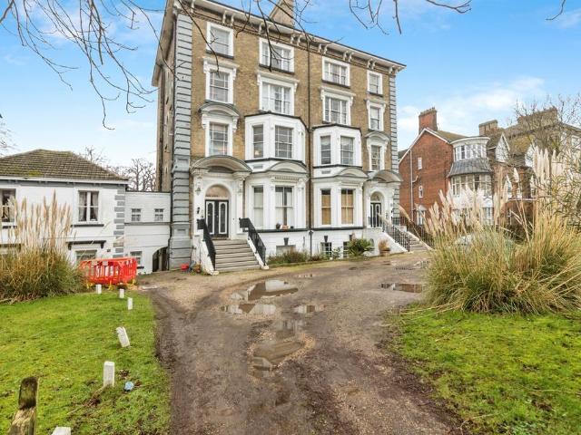 Flat for sale in Eastbridge, Suffolk