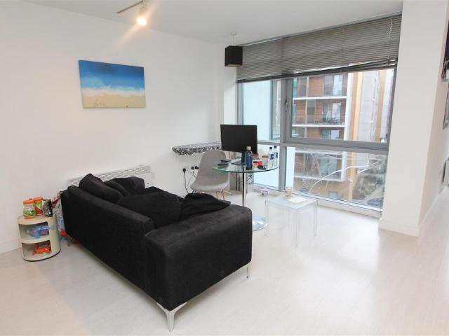 Flat for sale in Holbeck, West Yorkshire