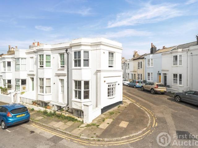 Flat for sale in Round Hill, Brighton & Hove