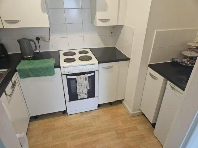 Flat for sale in New Barnet, Greater London