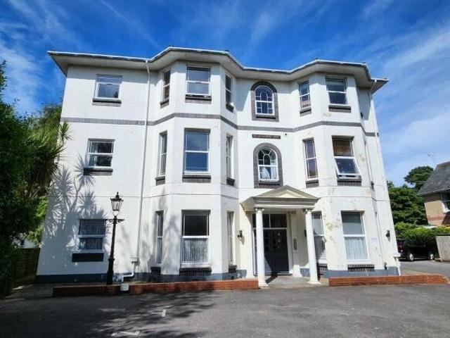 Flat for sale in Charminster, Bournemouth