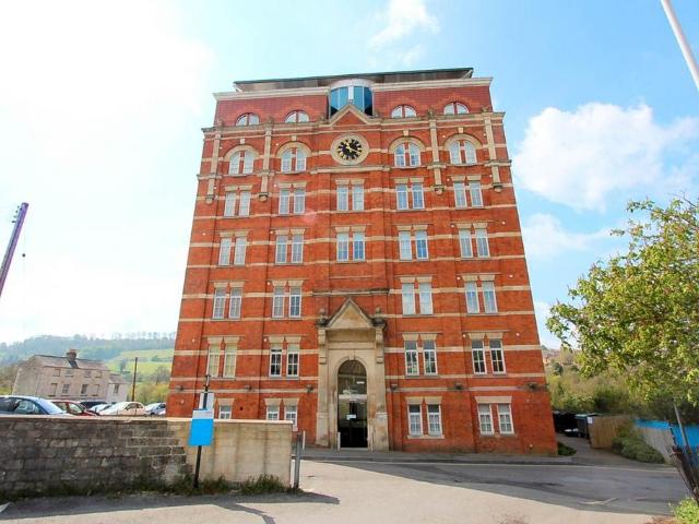 Flat for sale in Stroud, School House