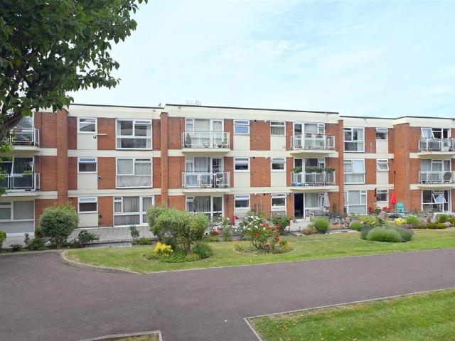 Flat for sale in Eastbourne, East Sussex