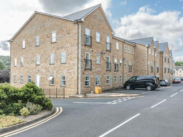 Flat for sale in Micklethwaite, Bradford