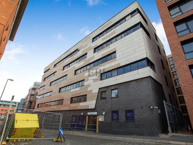Flat for sale in Islington, Calderstones