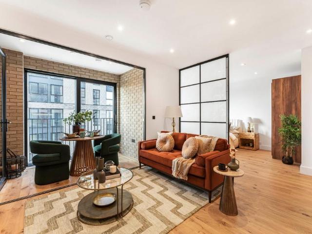 Flat for sale in Vauxhall, Greater London