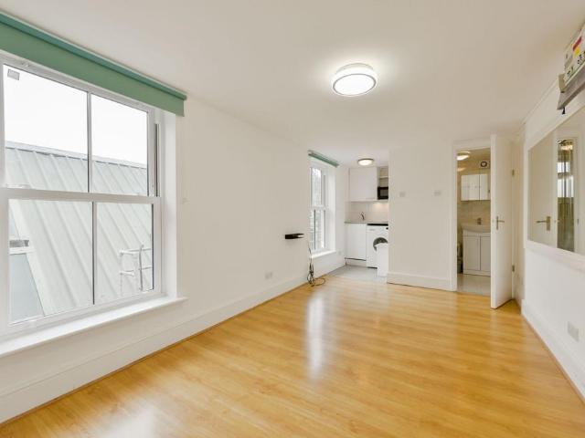 Flat for sale in Brook Green, Greater London
