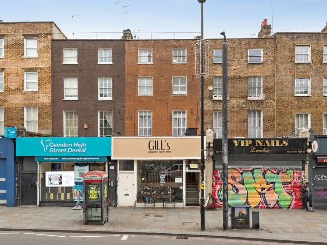 Flat for sale in Chalk Farm, Greater London