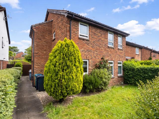 Flat for sale in Wooburn, Bourne End