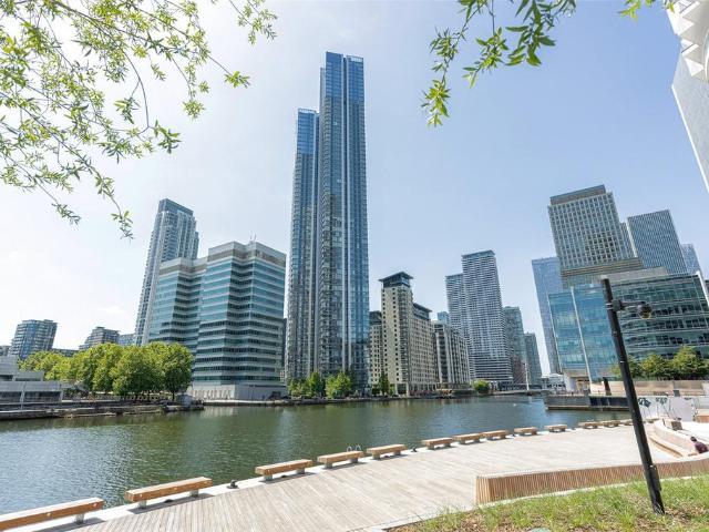 Flat for sale in Isle Of Dogs, Greater London