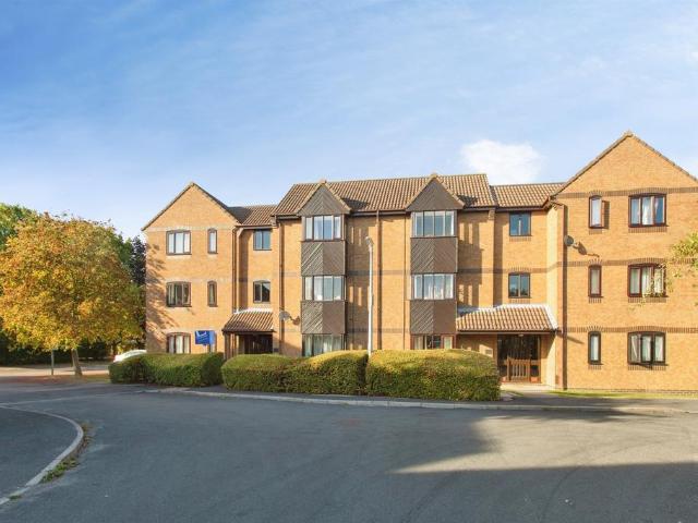 Flat for sale in Arbury, Cambridgeshire