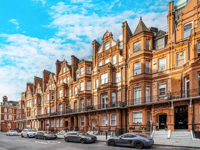 Flat for sale in Chelsea, Greater London