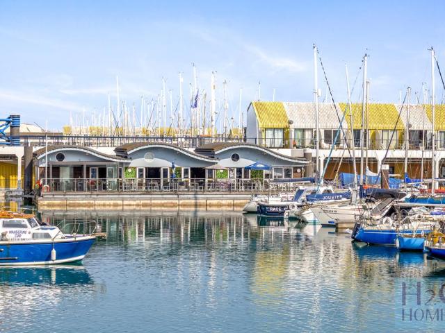 Flat for sale in Roedean