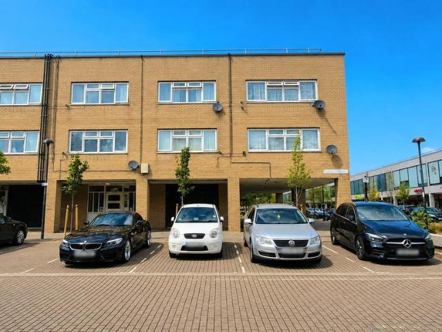 Flat for sale in Milton Keynes