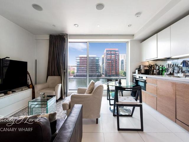Flat for sale in Isle Of Dogs, Greater London