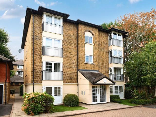 Flat for sale in Southfields, Greater London