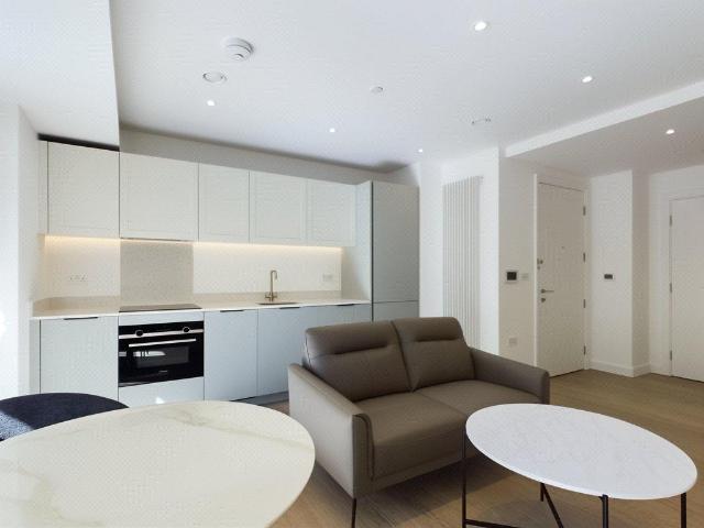 Flat for sale in Canning Town, Greater London