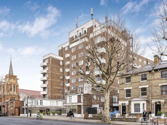 Flat for sale in Shepherd's Bush, Greater London