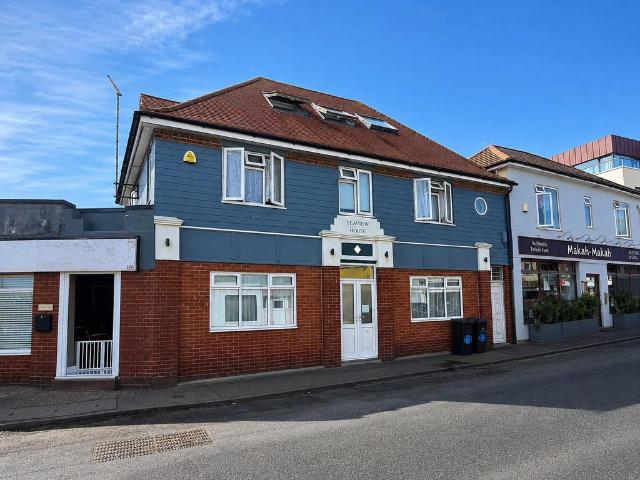 Flat for sale in Fishersgate, West Sussex