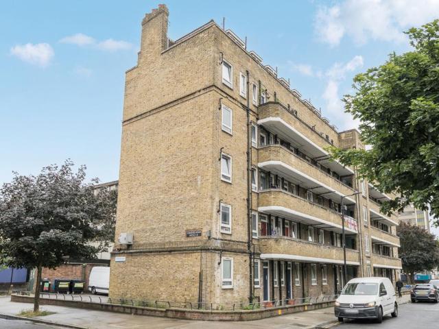 Flat for sale in Old Kent Road, Greater London