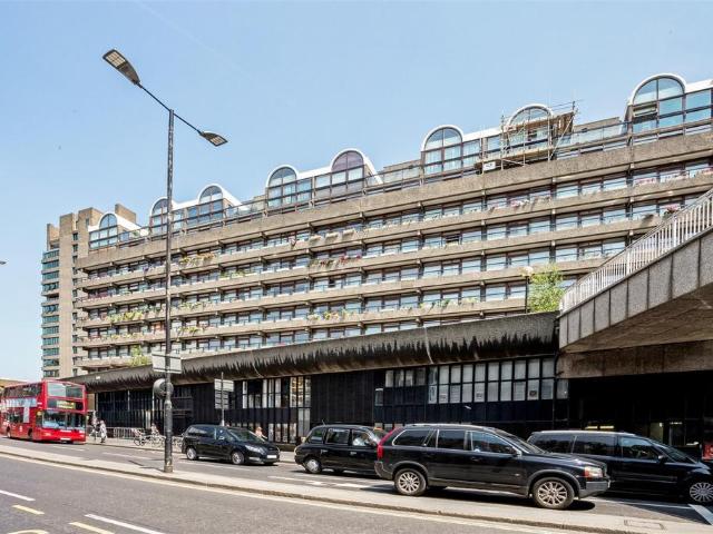 Flat for sale in Lyons, Greater London