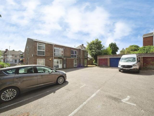 Flat for sale in Farleygreen, Spring Park