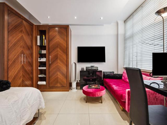 Flat for sale in Marylebone, Greater London