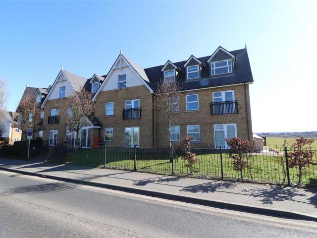 Flat for sale in Crayford, Greater London