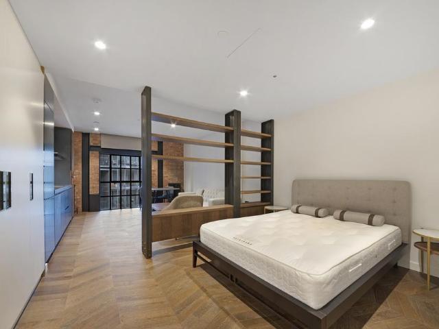 Flat for sale in Nine Elms, Greater London
