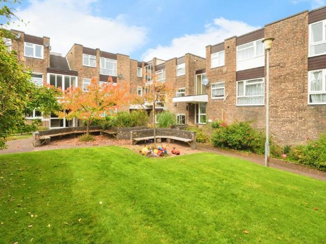 Flat for sale in Broadwater Down, Sandown Park
